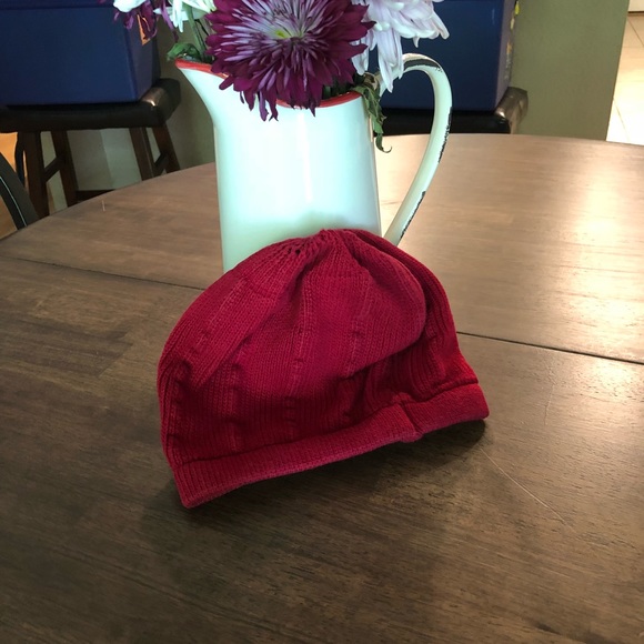 Small/medium Red Beanie Cap - Picture 3 of 6